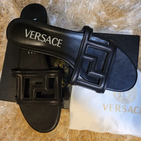 New Versace Greca Cut-Out Leather Slide Sandals - Picture 5 of 6
